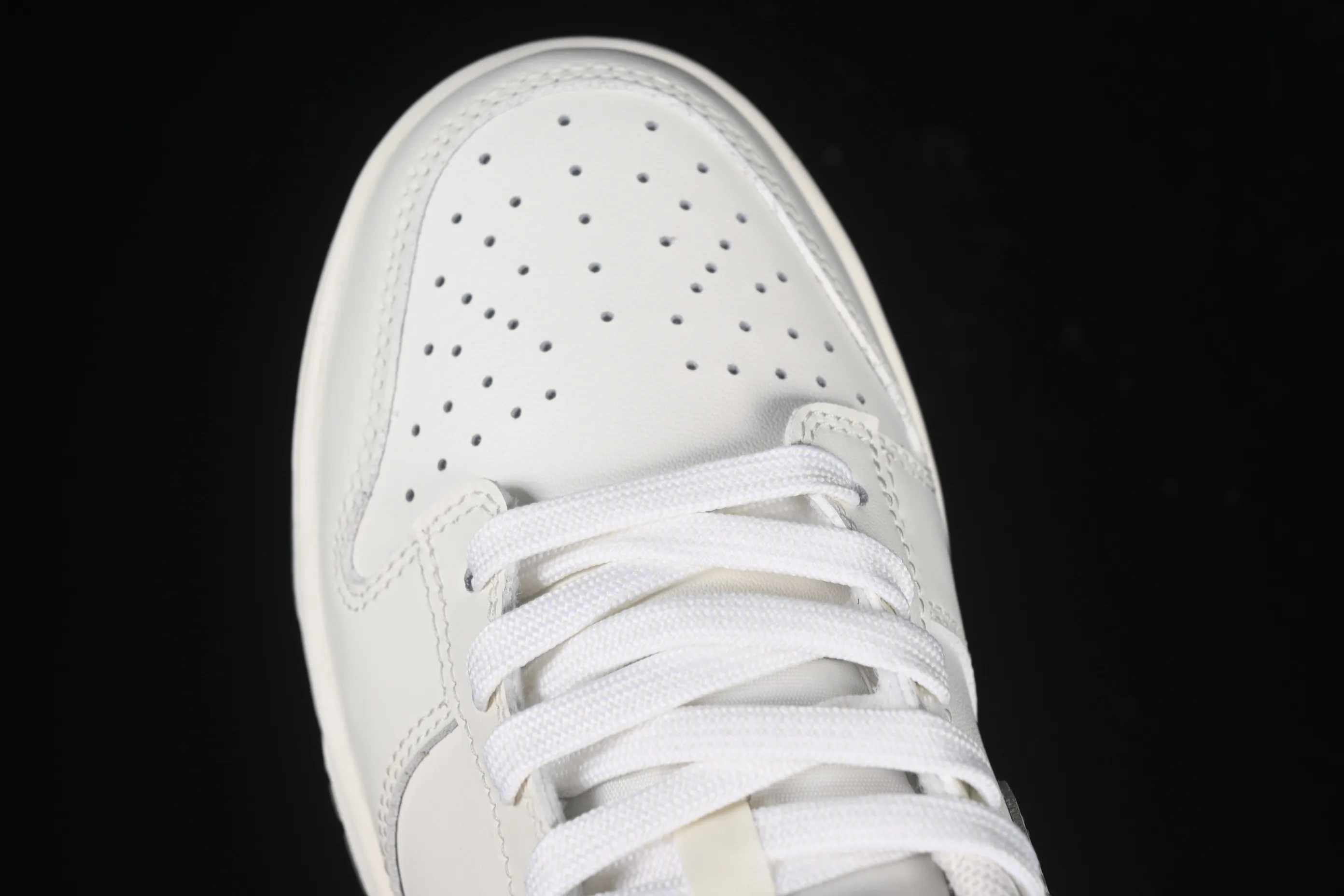 All Categories Nk SB Dunk Series Nk SB Dunk Low Low-top sneakers Nike SB Dunk Low Born Free Anniversary high-end customization Low-top casual sneakers WG0406-021